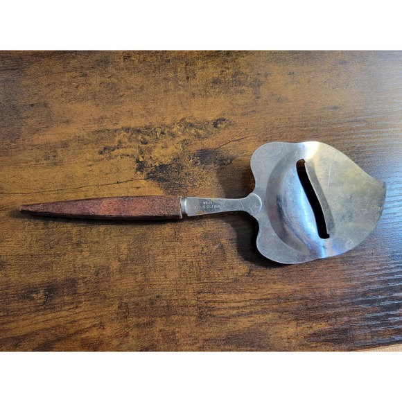 Vintage Stainless Steel Cheese Slicer/Server - Wood Handle -Made in Japan - Picture 4 of 7